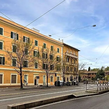 Suite & Outdoor Patio - Colosseum & Fori Imperiali