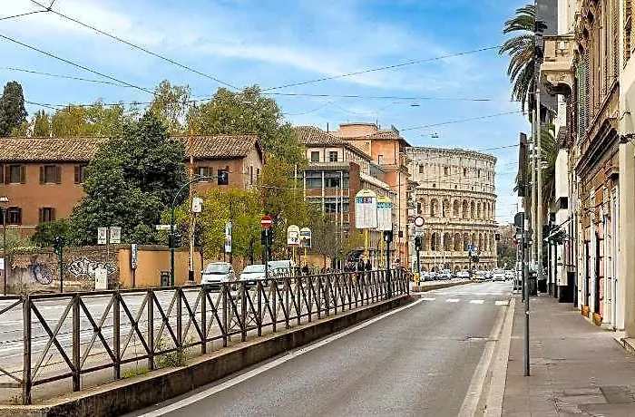 & Outdoor Patio - Colosseum & Fori Imperiali